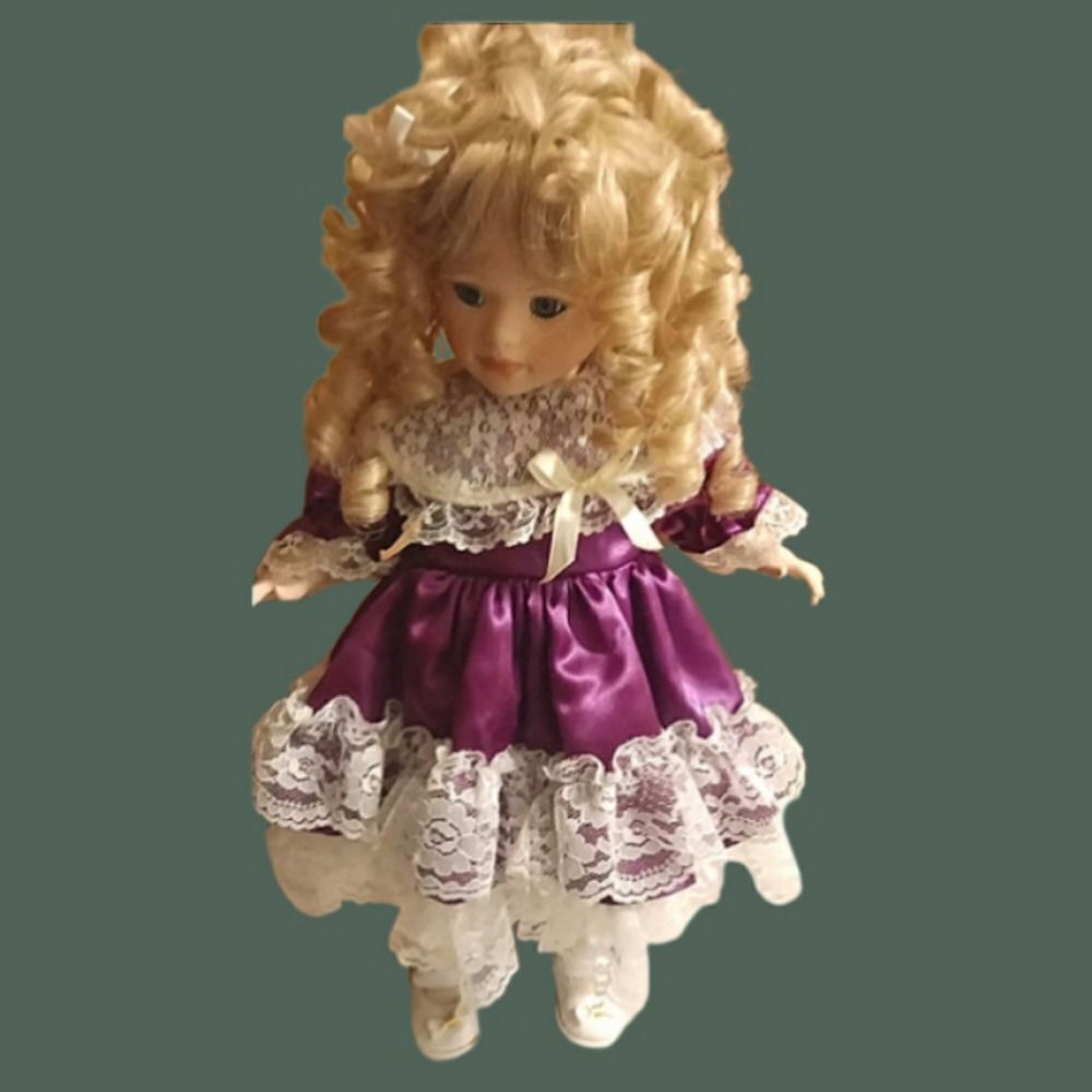 St. George Doll Co. Porcelain Strawberry Festival Doll 1994, plant city Florida